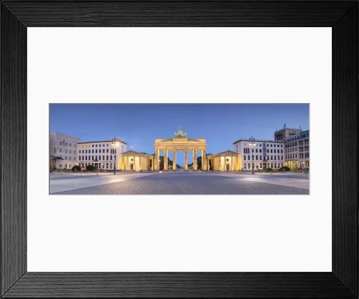 Framed Print : Germany, Deutschland. Berlin. Berlin Mitte. Brandenburg Gate, Brandenburger Tor Framed Print : Germany, Deutschland. Berlin. Berlin Mitte. Brandenburg Gate, Brandenburger Tor