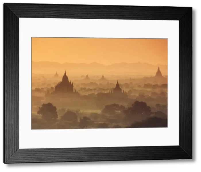 Framed Print : Myanmar (Burma), Temples of Bagan (Unesco world Heritage Site) Framed Print : Myanmar (Burma), Temples of Bagan (Unesco world Heritage Site)