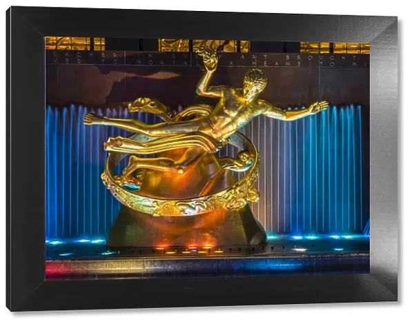 Prometheus bronze sculpture, Rockefeller Center, Manhattan, New York, USA