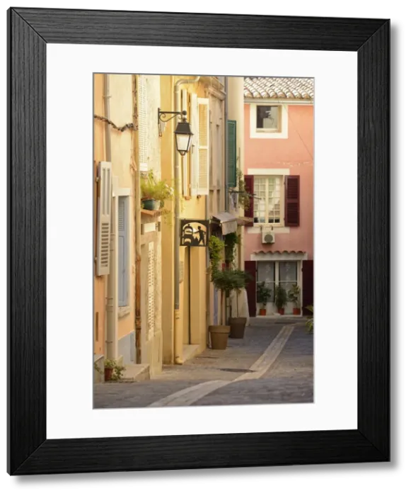 Framed Print : A street in Cassis, Provence Alpes Cote d Azur, Provence, France, Europe