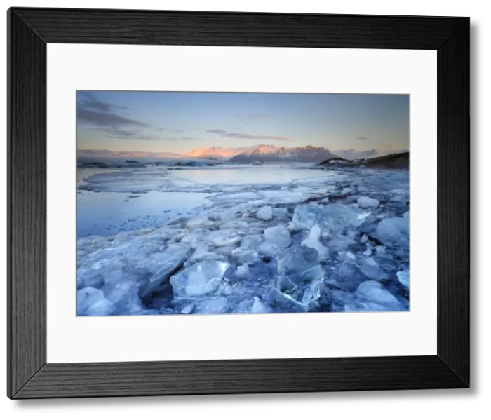 Framed Print : Iceland, South Iceland, Jokulsarlon lagoon during the first light of sunrise Framed Print : Iceland, South Iceland, Jokulsarlon lagoon during the first light of sunrise