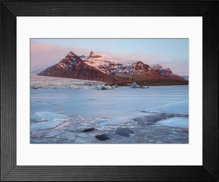 Framed Print : Iceland, Austurland, First lights of dawn in a glacier lagoon Framed Print : Iceland, Austurland, First lights of dawn in a glacier lagoon