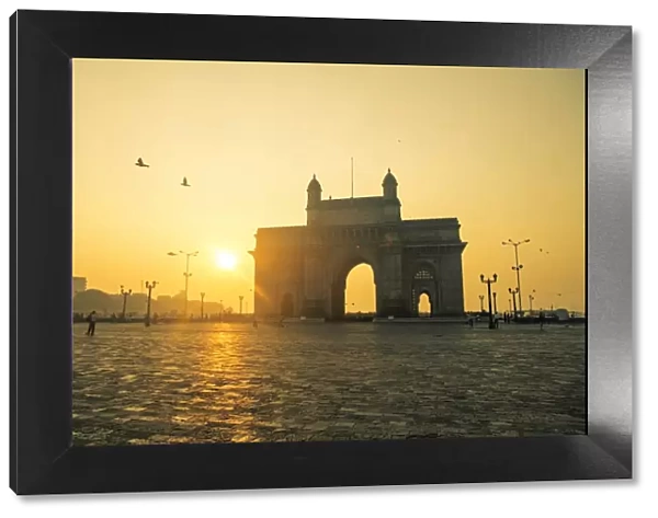 India, Maharashtra, Mumbai, Gateway of India, the Gateway of India at dawn
