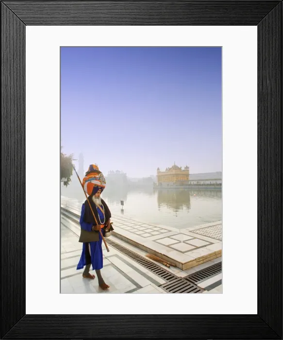 Framed Print : India, Punjab, Amritsar, a sikh pilgrim carrying a barcha spear at the Golden Temple Framed Print : India, Punjab, Amritsar, a sikh pilgrim carrying a barcha spear at the Golden Temple