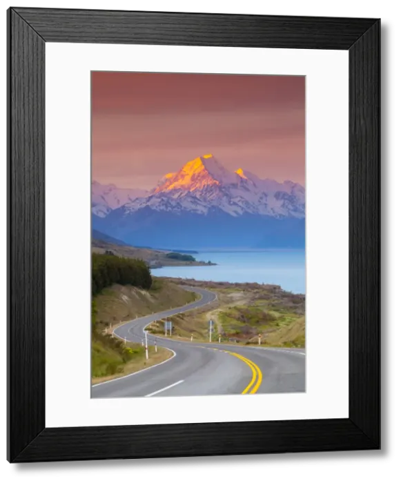 Framed Print : Mount Cook (Aoraki) illuminated at sunset, Lake Pukaki, Mackenzie Country, Canterbury Framed Print : Mount Cook (Aoraki) illuminated at sunset, Lake Pukaki, Mackenzie Country, Canterbury