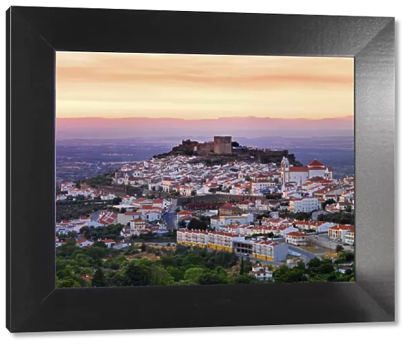 Portugal, Alentejo, Castelo de vide, overview at dusk