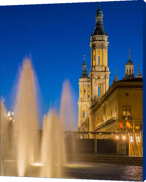 Night view of Plaza del Pilar square with Basilica de Nuestra Senora del Pilar, Zaragoza