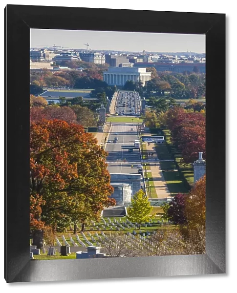 USA, Virginia, Arlington, Arlington National Cemetery, elevated view towards Lincoln Memorial