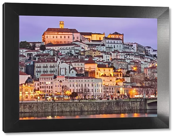 Europe, Portugal, Centro, Baixo Mondego, Coimbra, twilight view of the medieval city centre