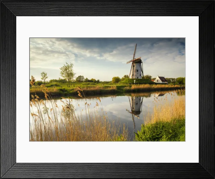 Framed Print : Hoeke Windmill Reflecting in Canal, Damme, Belgium