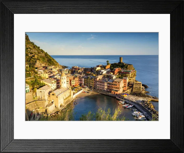 Framed Print : View over Vernazza, Cinque Terre, Liguria, Italy Framed Print : View over Vernazza, Cinque Terre, Liguria, Italy