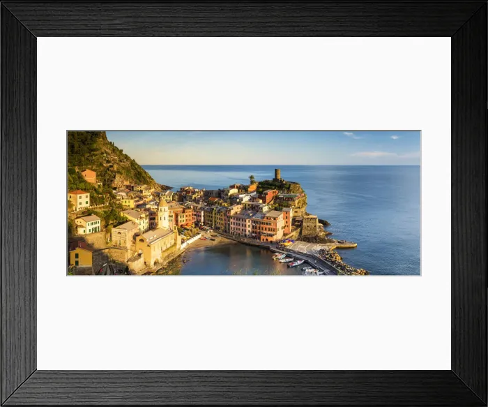 Framed Print : View over Vernazza, Cinque Terre, Liguria, Italy Framed Print : View over Vernazza, Cinque Terre, Liguria, Italy