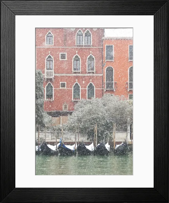 Framed Print : Some traditional venetian gondolas moored at Riva del Vin during a snowfall, Grand Canal Framed Print : Some traditional venetian gondolas moored at Riva del Vin during a snowfall, Grand Canal