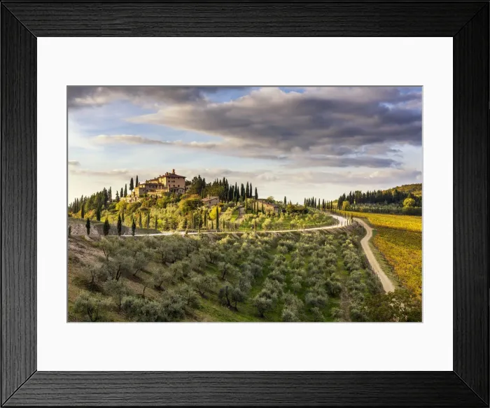 Framed Print : Farmhouse surrounded by vineyards at sunrise. Gaiole in Chianti, Siena province, Tuscany Framed Print : Farmhouse surrounded by vineyards at sunrise. Gaiole in Chianti, Siena province, Tuscany