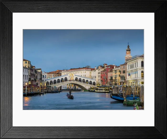 Framed Print : Rialto bridge at dusk, Venice, Veneto, Italy Framed Print : Rialto bridge at dusk, Venice, Veneto, Italy