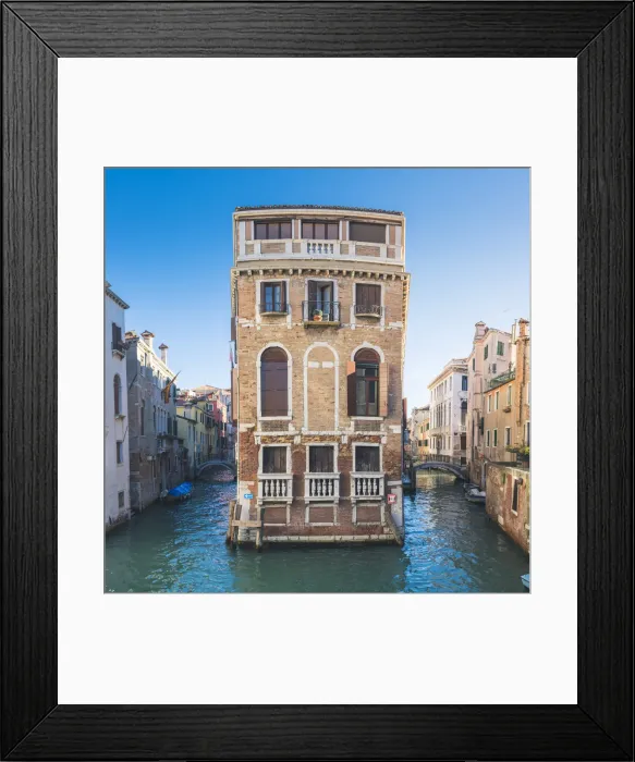 Framed Print : Venice, Veneto, Italy. Palace on a narrow canal Framed Print : Venice, Veneto, Italy. Palace on a narrow canal