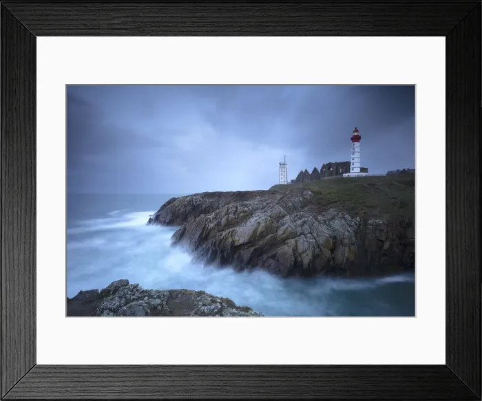 Framed Print : Pointe Saint Mathieu lighthouse and abbey ruins, Brittany, France
