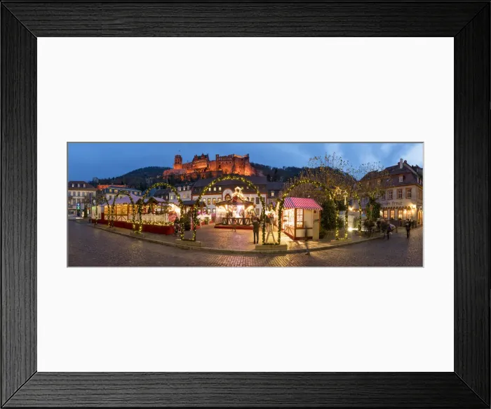 Framed Print : Christmas market at the Karlsplatz in Heidelberg, Baden-Wurttemberg, Germany Framed Print : Christmas market at the Karlsplatz in Heidelberg, Baden-Wurttemberg, Germany