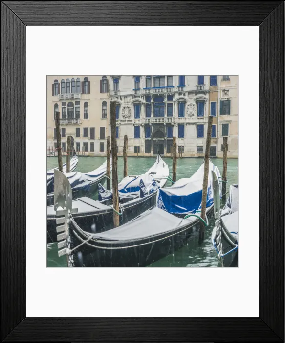 Framed Print : Venice, Veneto, Italy. Gondolas covered with snow along the Grand Canal (Canal Grande) Framed Print : Venice, Veneto, Italy. Gondolas covered with snow along the Grand Canal (Canal Grande)