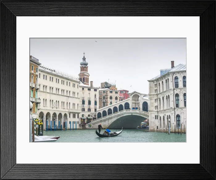 Framed Print : Rialto bridge, Venice, Veneto, Italy. Tourists on gondola under a snowfall