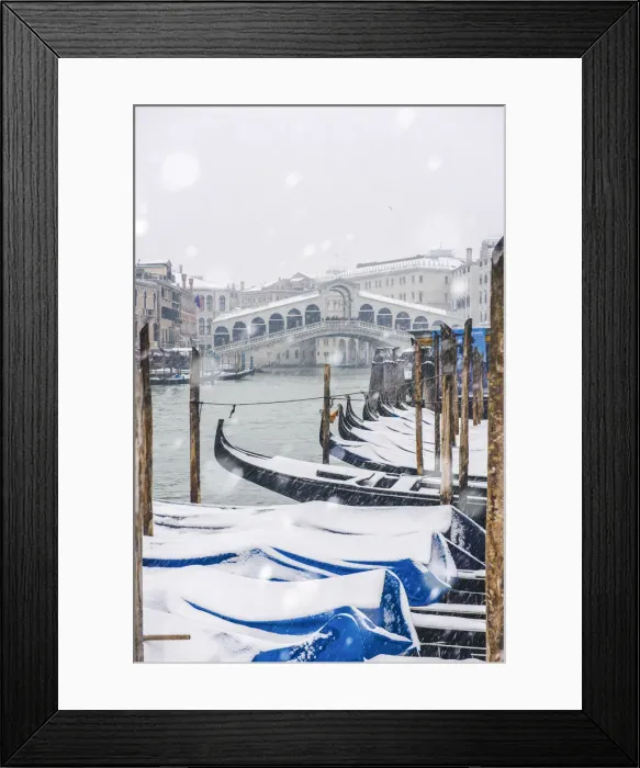 Framed Print : Snowfall at Rialto Bridge, Venice, Veneto, Italy Framed Print : Snowfall at Rialto Bridge, Venice, Veneto, Italy