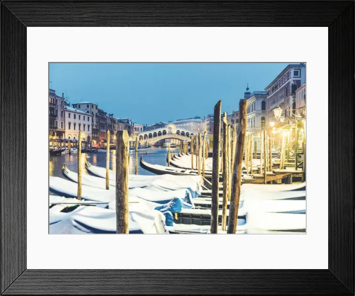 Framed Print : Rialto bridge at dusk in winter, Venice, Veneto, Italy