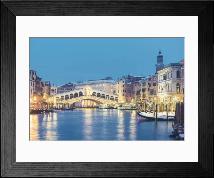 Framed Print : Rialto bridge at dusk in winter, Venice, Veneto, Italy Framed Print : Rialto bridge at dusk in winter, Venice, Veneto, Italy