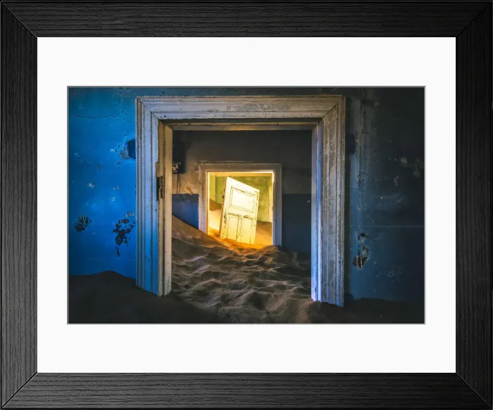 Framed Print : Kolmanskop, Luderitz, Namibia, Africa. Inside of an abandoned building