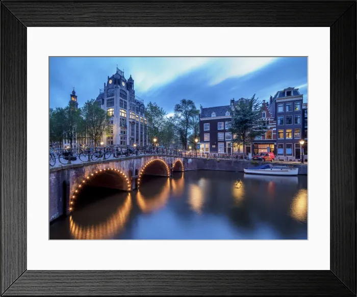 Framed Print : Leliegracht Bridge over Keizersgracht Canal at dusk, Amsterdam, North Holland Framed Print : Leliegracht Bridge over Keizersgracht Canal at dusk, Amsterdam, North Holland