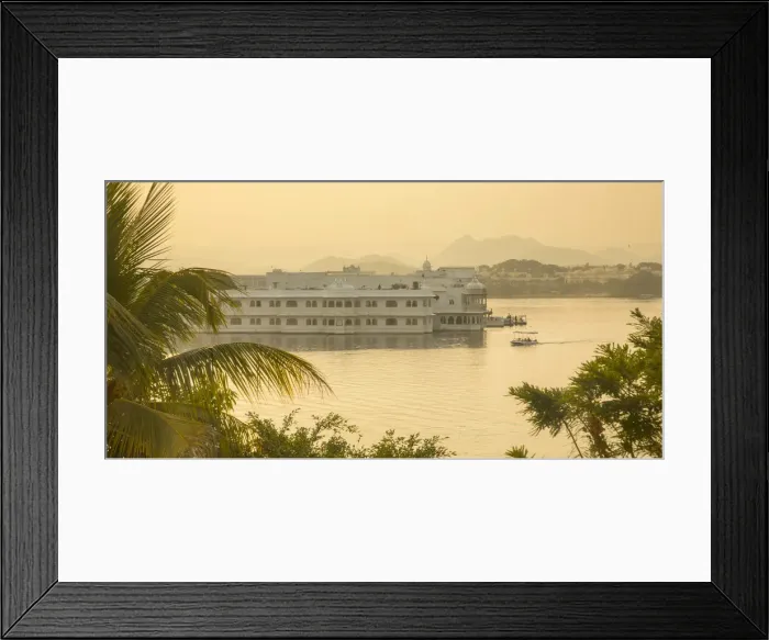Framed Print : Taj Lake Palace, Lake Pichola, Udaipur, Rajasthan, India Framed Print : Taj Lake Palace, Lake Pichola, Udaipur, Rajasthan, India