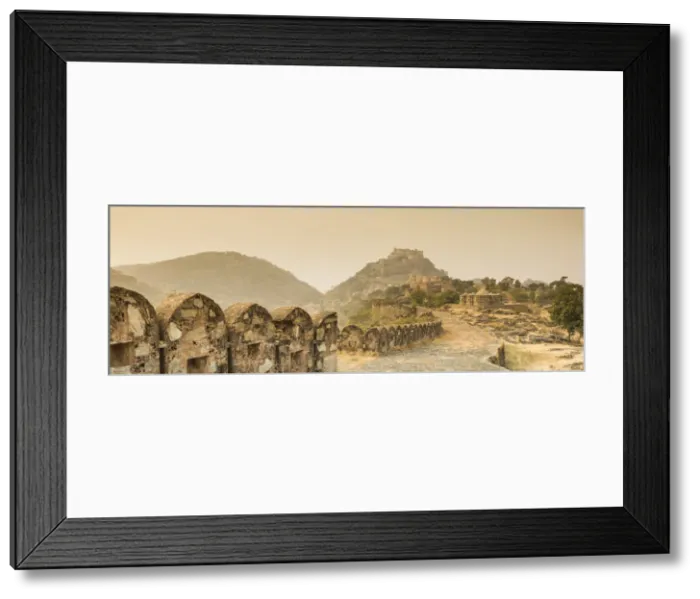 Framed Print : Kumbhalgarh fort (UNESCO World Heritage Site), Rajasthan, India Framed Print : Kumbhalgarh fort (UNESCO World Heritage Site), Rajasthan, India