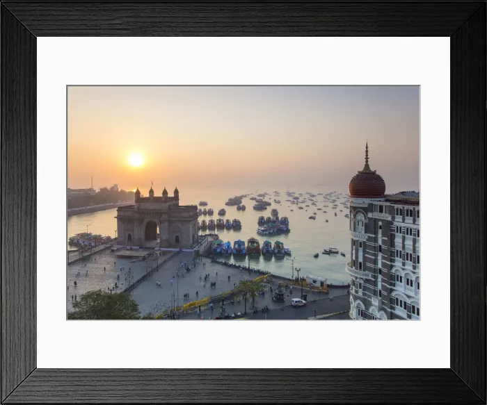 Framed Print : India, Mumbai, Maharashtra, The Gateway of India, monument commemorating the landing
