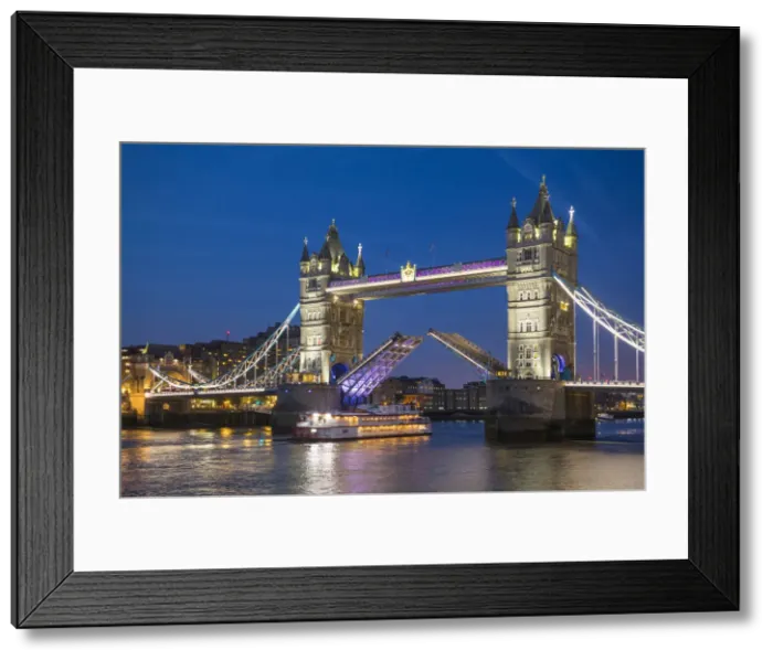 Framed Print : Tower Bridge, London, England, UK Framed Print : Tower Bridge, London, England, UK