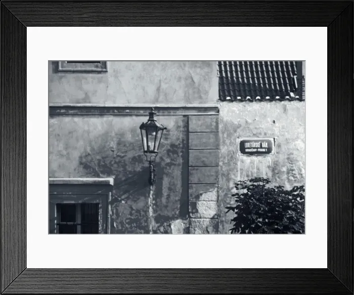 Framed Print : Strret lamp and wall Framed Print : Strret lamp and wall
