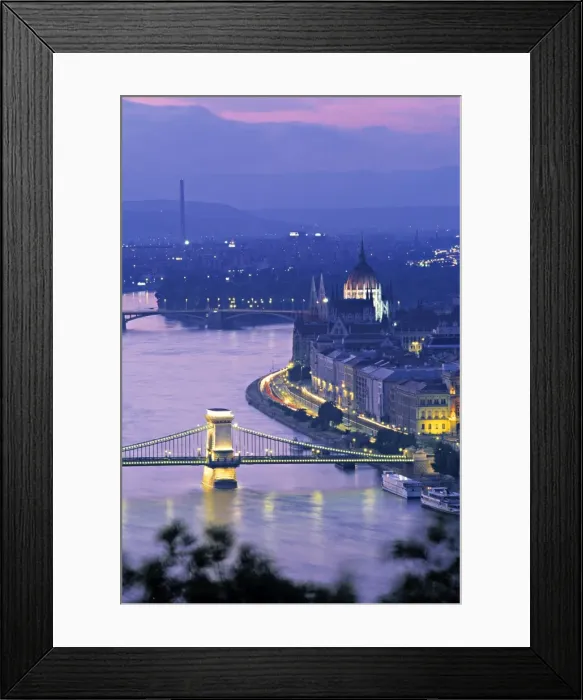 Framed Print : Chain Bridge and Danude Framed Print : Chain Bridge and Danude
