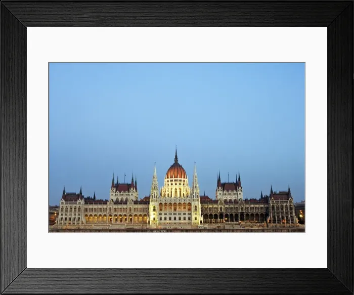 Framed Print : Parliament Building on the Embankment Framed Print : Parliament Building on the Embankment