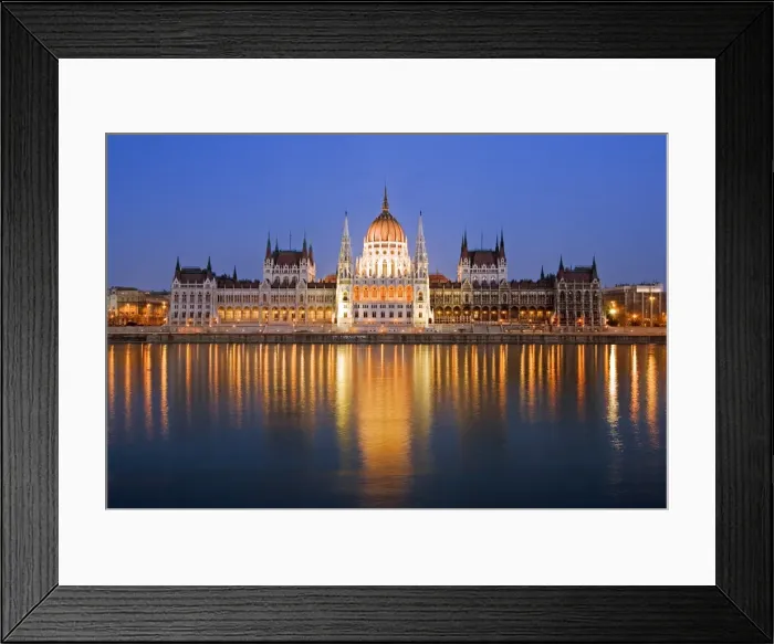 Framed Print : Parliament Building on the Embankment Framed Print : Parliament Building on the Embankment
