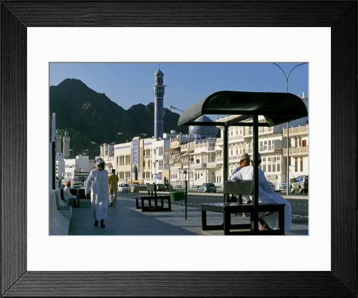 Framed Print : Omanis walk and sit alongside Muttrahs busy Corniche Framed Print : Omanis walk and sit alongside Muttrahs busy Corniche