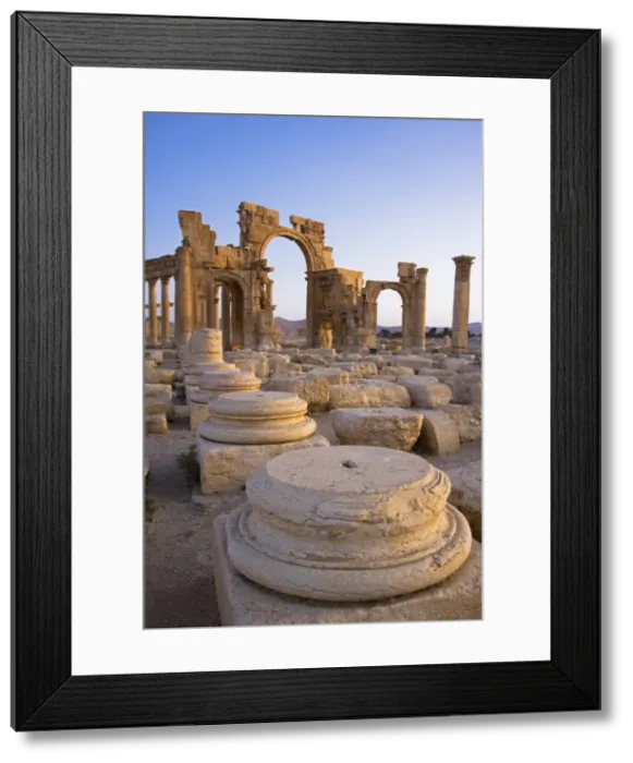 Framed Print : The spectacular ruined city of Palmyra, Syria Framed Print : The spectacular ruined city of Palmyra, Syria