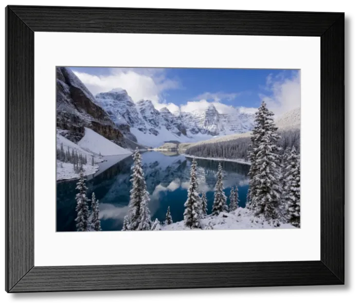 Framed Print : Wenkchemna Peaks (Ten Peaks) & Moraine lake Framed Print : Wenkchemna Peaks (Ten Peaks) & Moraine lake