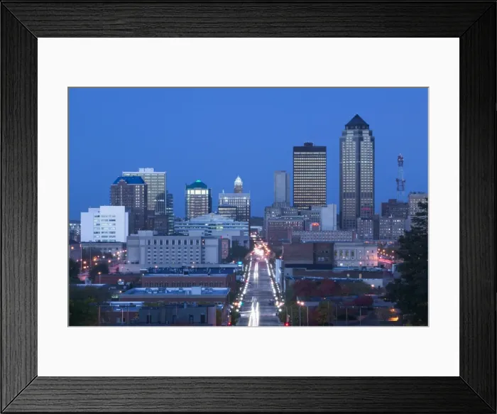Framed Print : Skyline of Des Moines, Iowa, USA Framed Print : Skyline of Des Moines, Iowa, USA