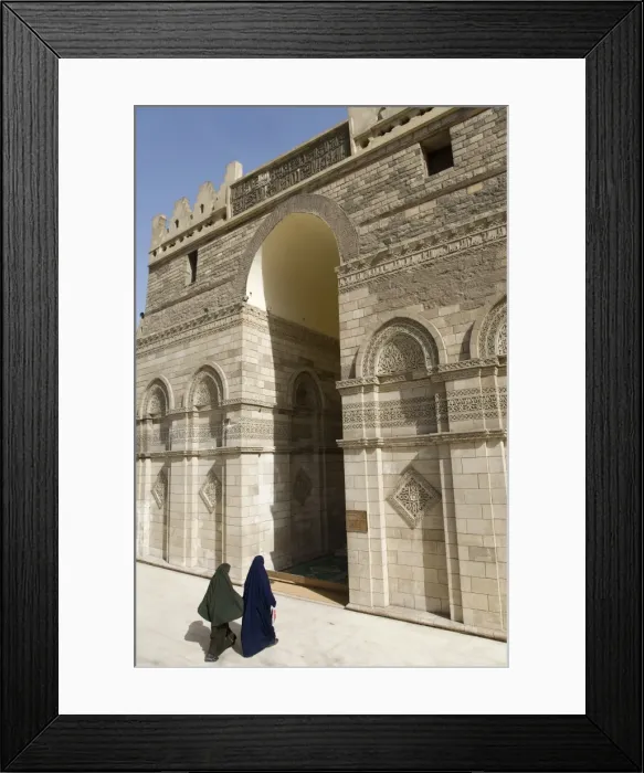 Framed Print : Two muslim women enter the Al-Hakim Mosque in Islamic Cairo, Egypt