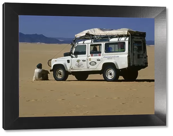 Expedition vehicle in the Tenere region of the central Sahara