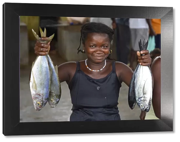 A Sao Tomense woman shows us what fish she is selling