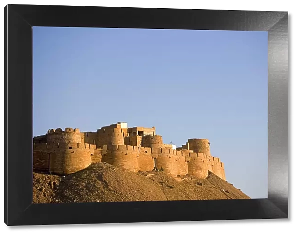 Battlements of the walled city of Jaiselmeer at sunrise