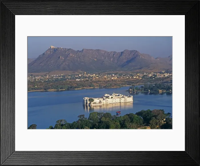 Framed Print : India, Udaipur, Lake Pichola Framed Print : India, Udaipur, Lake Pichola