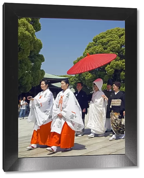 Meiji jingu Shrine 20th Century priest bride groom