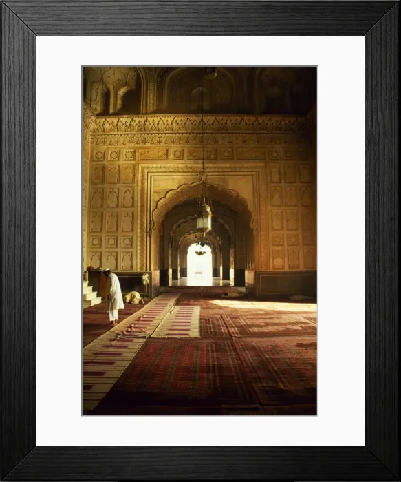 Framed Print : Worshippers pray in the main prayer hall of Badshahi Mosque Framed Print : Worshippers pray in the main prayer hall of Badshahi Mosque