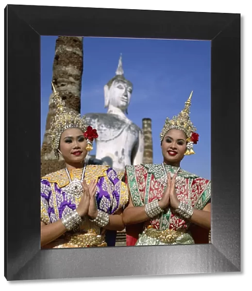 Girls Dressed in Traditional Dancing Costume at Wat Mahathat