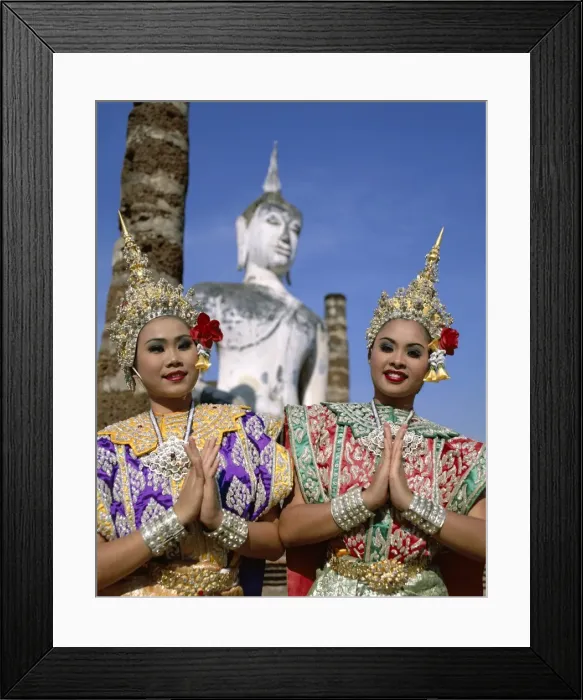 Framed Print : Girls Dressed in Traditional Dancing Costume at Wat Mahathat